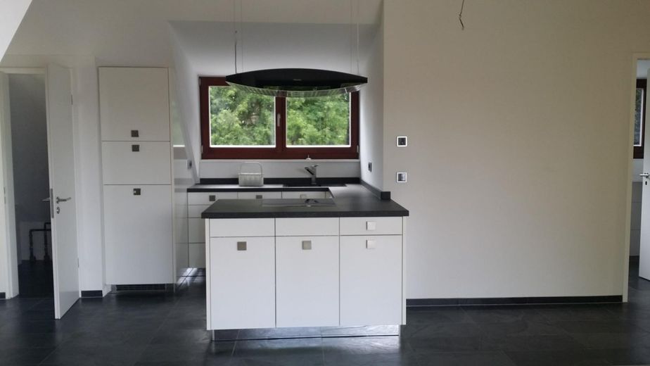 3 Zimmer lichtdurchflutete DG-Wohnung Inmitten von München-Waldtrudering – Kochbereich