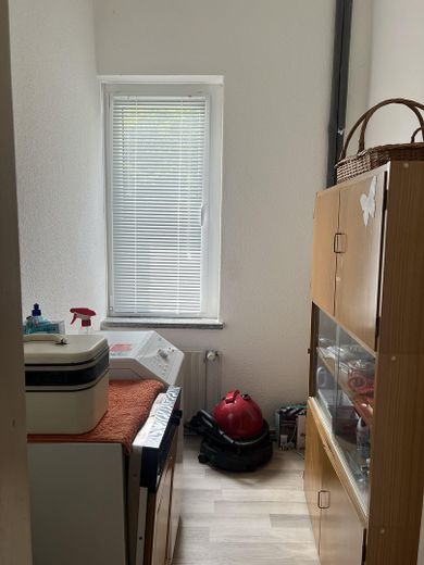Ahır, garajlar ve büyük bahçeye sahip 2 ailelik ev – Erdgeschoss Kammer