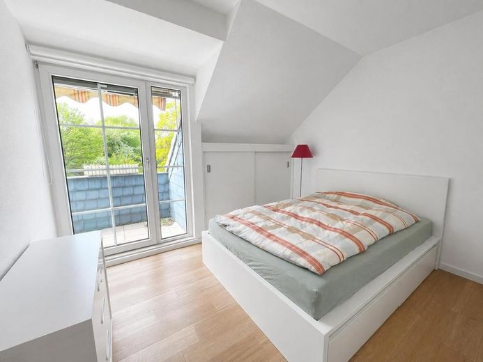 Jasne 2-pokojowe mieszkanie na poddaszu z balkonem i garażem jednostanowiskowym w spokojnej lokalizacji w Hamburgu-Bramfeld – Schlafzimmer 