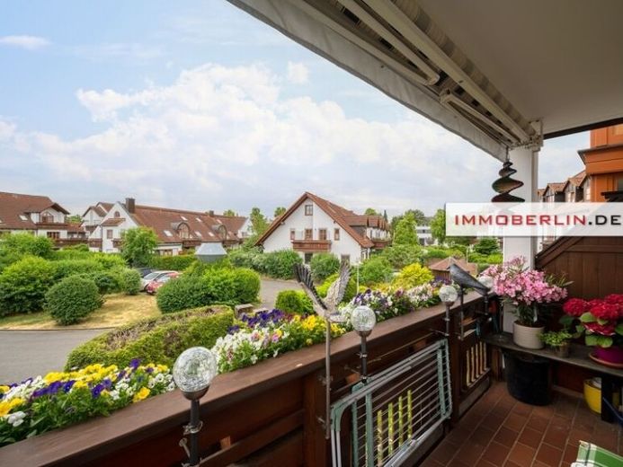 IMMOBERLIN.DE - Attraktive Wohnung mit Sonnenbalkon & Tiefgaragenplatz im Berliner Speckgürtel – फोटो 1