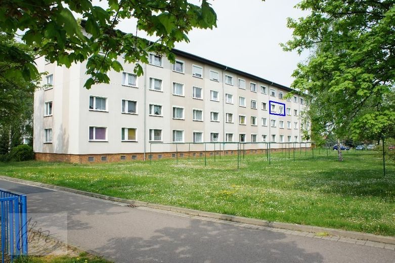 *** IHR NEUES ZUHAUSE WARTET - 3-RAUM-WOHNUNG IN ZEITHAIN MIT RENOVIERUNGSVORTEIL ZUR MIETE! *** – Außenansicht hinten