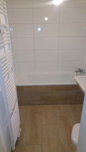 Topsanierte DG Wohnung, WG geeignet, Einbauküche, zentral – Foto 1