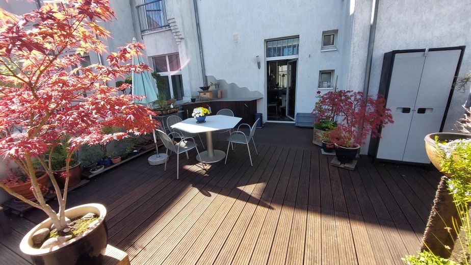 شقة جذابة ومشرقة من 3 غرف في وسط دارمشتات مع تراس سقفي استثنائي – Terrasse, Blick zur Whg