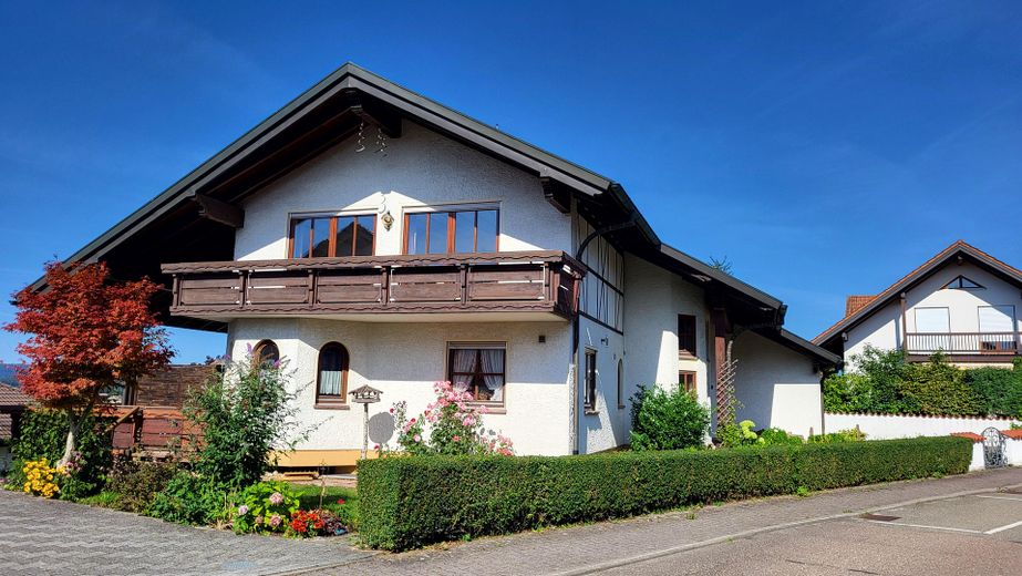 Wohntraum mit Panorama: Großzügiges Ein- bis Zweifamilienhaus in Dornstetten – Foto 11