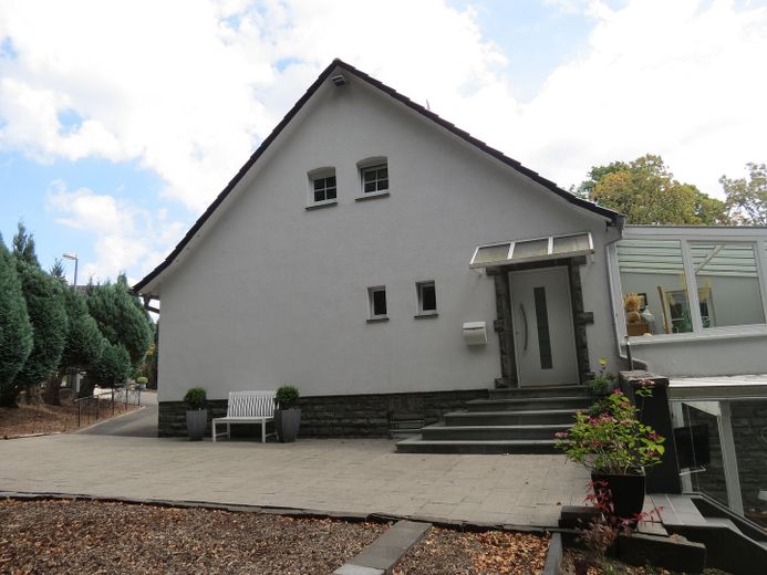 Exklusives Wohnen in allerbester Wohnlage – Eingang