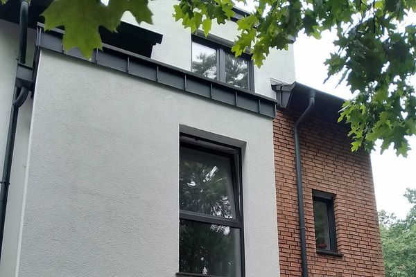 SHS (vicino al centro): appartamento di proprietà (anno di costruzione 2023) al piano terra | 2,5 locali, cucina, bagno ca. 70 m² | cantina+giardino, posto auto opzionale