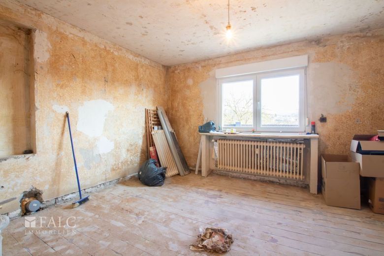 Handwerker aufgepasst - 2 Häuser zum Preis von einem! – Elternschlafzimmer