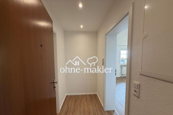 Wiesbaden-Medenbach'ta iki balkonlu yenilenmiş 2 odalı daire