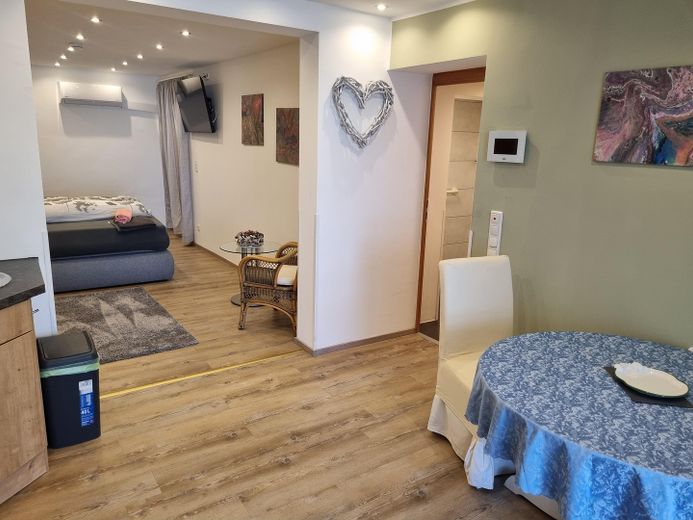 Mehrfamilienhaus, Pension, Lagerhalle, Magazin, Halle mit Rolltor – Erdgeschoss