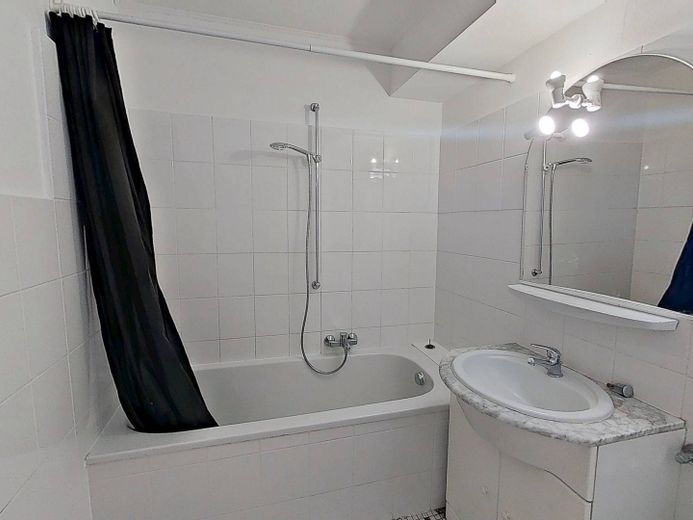 Komfortabel ausgestattete 3-Zi.-Whg. mit BALKON und Wannenbad – Ansicht I: Bad