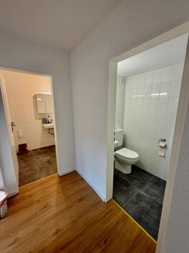 Vollständig frisch renovierte 4-Zimmer-Wohnung mit Balkon und neuer Einbauküche – फोटो 11