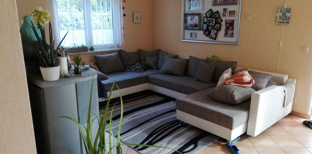 Stilvolles Einfamilienhaus mit großem Grundstück und vielseitigen Nutzungsmöglichkeiten – Wohnen