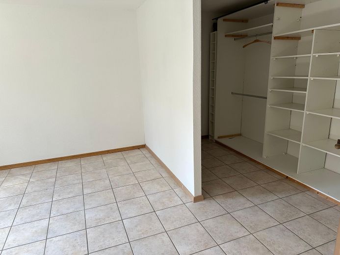 Gepflegte Doppelhaushälfte mit Einliegerwohnung in ruhiger Ortsrandlage von Ulm-Mähringen – Einliegerwohnung UG Zimmer 2