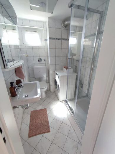 Modernes Badezimmer
