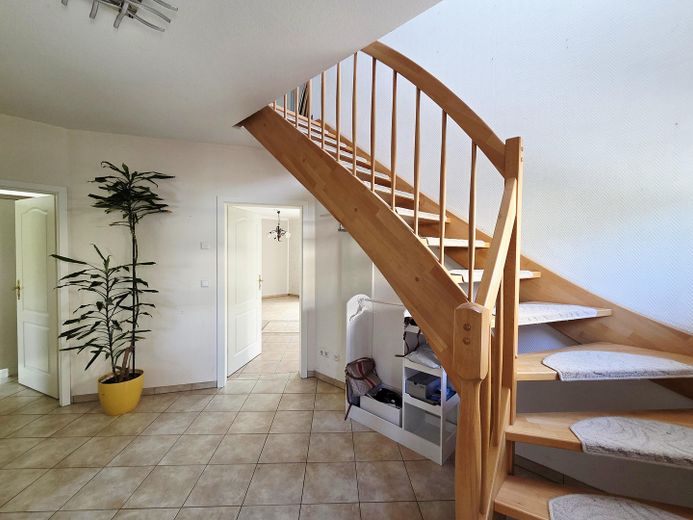 Diele mit Treppe zum OG
