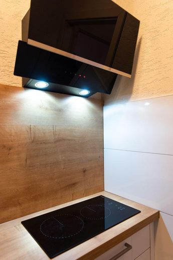 Möblierte 1-Zi Wohnung mit neuer EBK und Balkon in Sindelfingen – Herd mit Abzug