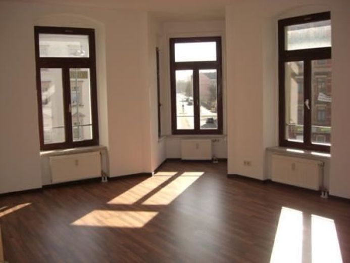Großzügige 2-Zimmer mit Wannenbad und Laminat im Zentrum – Foto 1
