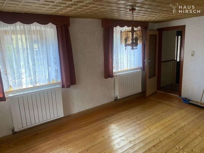 Großzügiges Einfamilienhaus mit Ausbaureserve und schönen Garten – Wohnstube