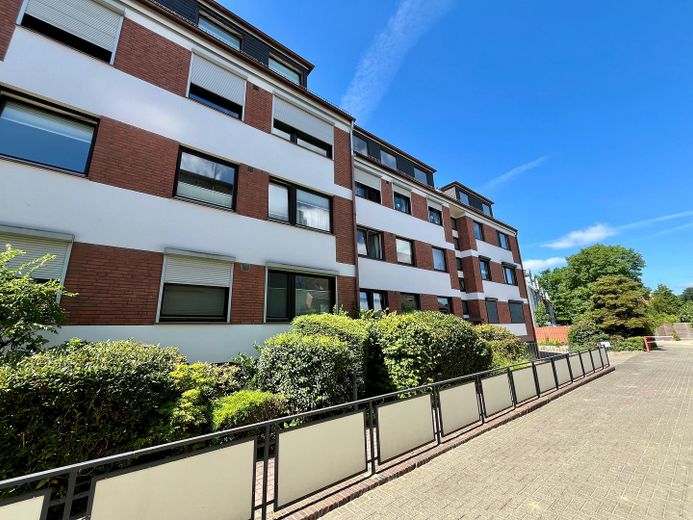 Provisionsfrei: Hochwertig sanierte 4-Zimmer-Wohnung mit Südbalkon & Garage – Foto 2