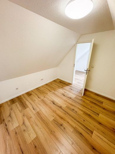 Charmante 3Z-Maisonette-Wohnung mit großem Balkon und Blick ins Grüne in Stolberg-Donnerberg – Ankleidezimmer