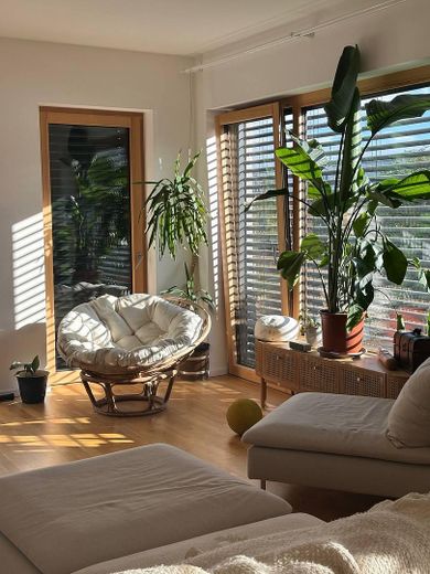 Modernes Neubau-Apartment mit großzügigem Balkon / Berlin-Stralau – Wohnbereich