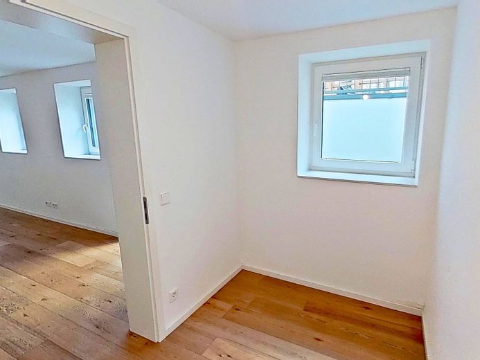 Moderno y espacioso piso de 3,5 habitaciones con TERRAZA y COCINA INTEGRADA en el oeste de Stuttgart – Ansicht I: Schlafzimmer III