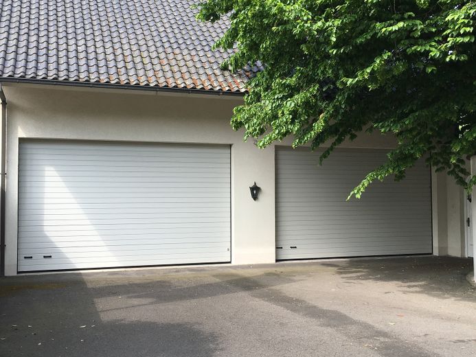 Gewerbefläche, z.B. als Werkstatt, Lager, Büro rund 180 qm, Wohnen unter Voraussetzungen möglich – Große Sektionaltore elektrisch