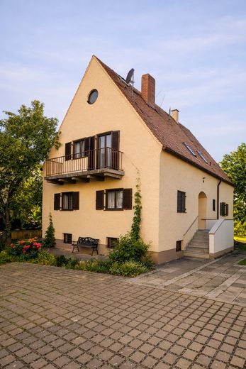 Raumwunder mit Potenzial: Ihr neues Zuhause im Herzen von Markt Schwaben – Vorderansicht