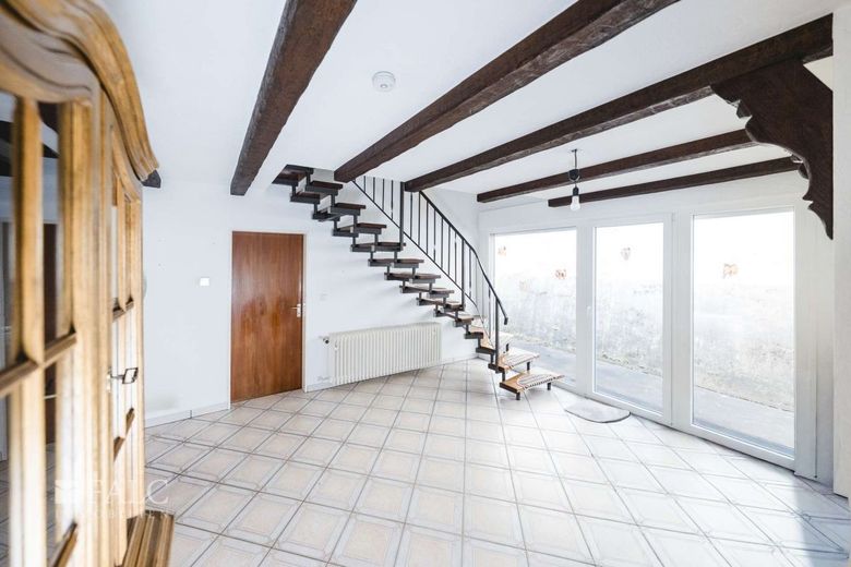 Attraktives Wohnhaus mit Balkon und vielseitigem Nutzungspotenzial in Zentraler Lage von Enzberg – Diele