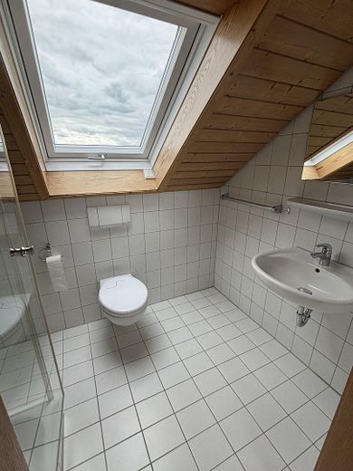 große und gepflegte Maisonettewohnung – Bad mit Dusche - 2. Stock Whg.