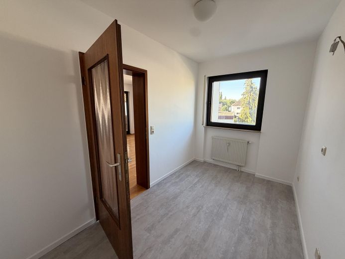 Helle 2-Zimmer-Wohnung, neues Bad, neue Küche, U-Bahn-nähe – Küche (Einbauk. folgt im Okt))