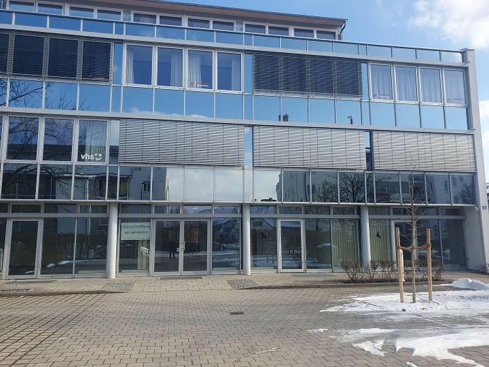 Комерційне приміщення на першому поверсі, гнучке використання та можливість поділу – Eingangsbereich EG