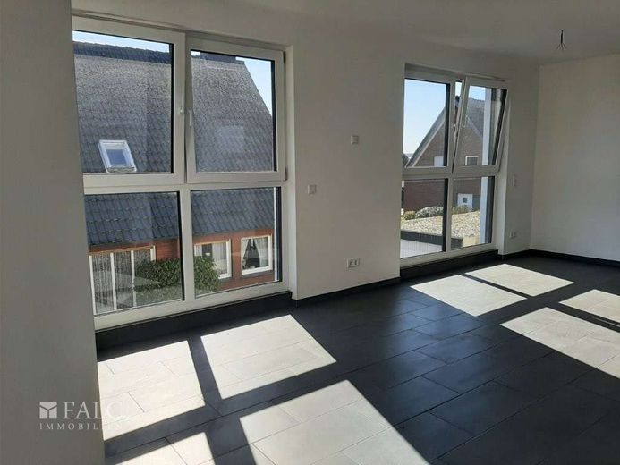 Einziehen &amp; wohlfühlen: Moderne Wohnung mit Balkon und energetischen Bestwerten (A+) – Wohnzimmer