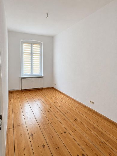 Luminoso appartamento d’epoca con 2 locali e ampio balcone esposto a sud in posizione centrale – Schlafzimmer