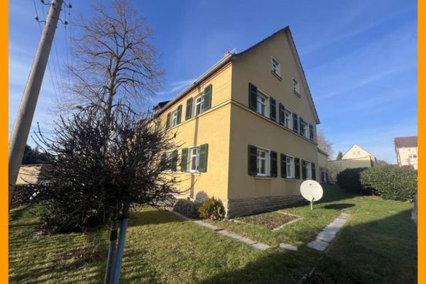 Wohnen wie im Einfamilienhaus im modernisierten historischen 3-Seiten-Bauernhof nahe Gera zur Miete!
