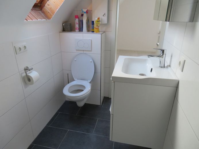 Schickes Single-Appartement mit EBK & Spülmaschine – Bad 2