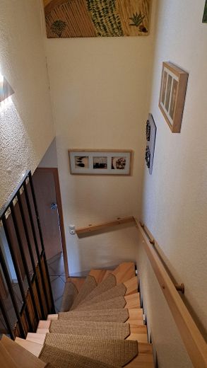Energieeffizentes Mittelreihenhaus – Treppe zum 2. OG
