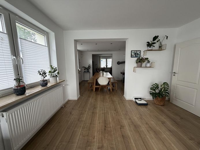 Saniertes EFH in Sasel – Garten, viel Platz, Wald-Nähe – Übergang Küche - Essbereich
