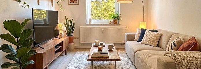 1. Primer mes sin alquiler: vivienda de 2 habitaciones recién renovada con internet rápido y excelentes conexiones – Wohnzimmer Muster