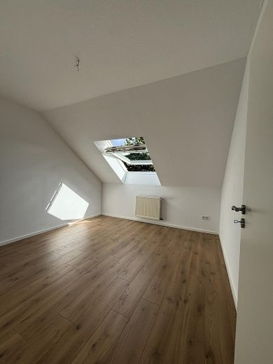 Appartamento mansardato di 3 locali appena ristrutturato con giardino condominiale e posto auto a Horstmar – Kinder-/Arbeitszimmer