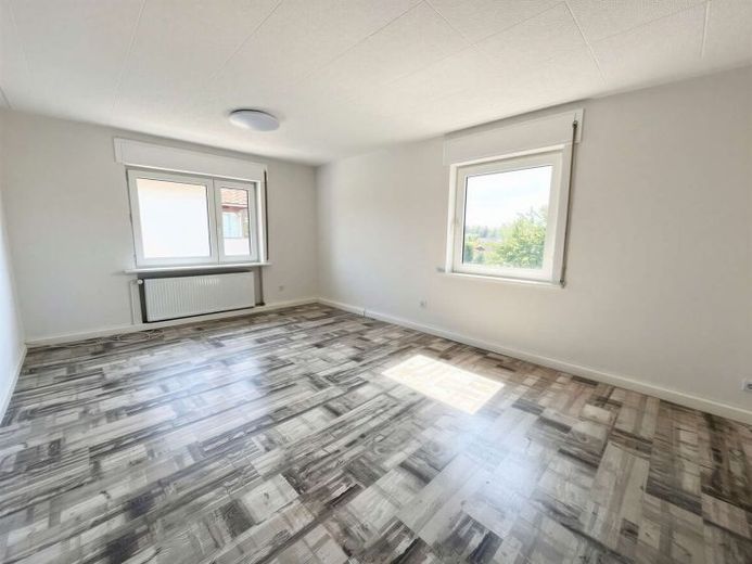 Neustadt'ta bahçe kullanımı ve park yeri bulunan cazip 3 odalı daire! – Fotoğraf 1