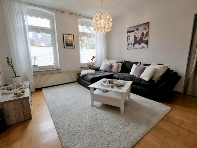 Großzügige 4-Zimmer-Maisonette-Wohnung mit Garten in schöner Lage von Rendsburg – Wohnzimmer