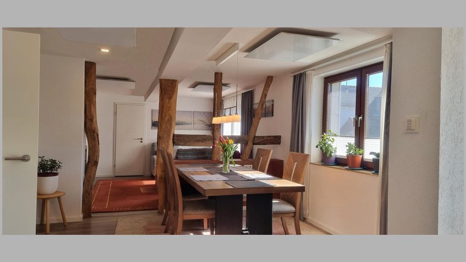 Modernisiertes Einfamilienhaus mit durchdachter Raumgestaltung – Essbereich