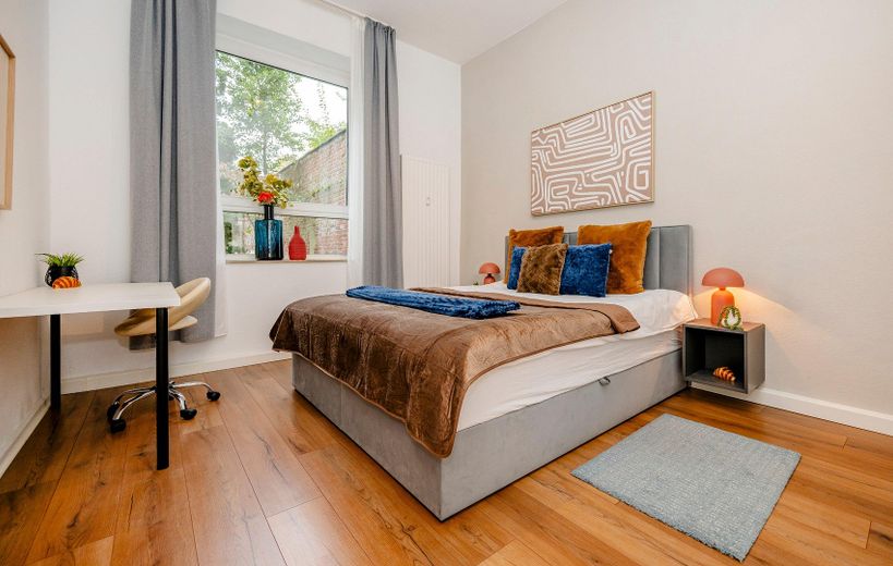Pempelfort’un seçkin konumunda mobilyalı 2,5 odalı daire – Schlafzimmer