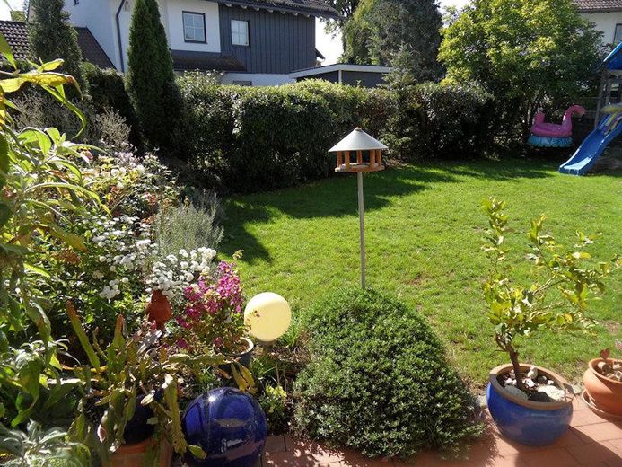 DHH mit Energie-Autarkie Eignung & Pool, Exklusives Wohnerlebnis - provisionsfrei – der Garten für Blumen & Kinder