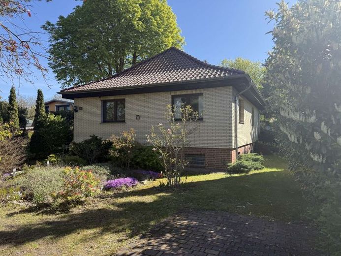 Familienfreundliches Einfamilienhaus mit Terrasse, Garten und zusätzlicher Bebauungsmöglichkeit – Foto 1