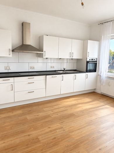 Nach WEG aufgeteiltes MFH, 4 Wohneinheiten, 2 vermietet, 1 frisch renoviert – 1.OG - Küche