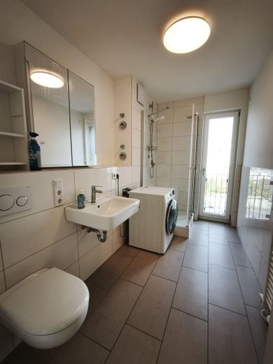 Droomachtig 2-kamerappartement op perfecte locatie voor de beurs: eersteklas verbindingen in het hart van Frankfurt – Foto 18