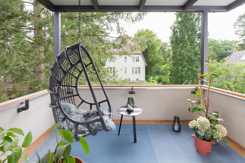 Wohnen + Kapitalanlage: Top gepflegtes, aufwendig saniertes 30er-Jahre-Haus in 1A-Lage Zehlendorf – Entspannung bei jedem Wetter