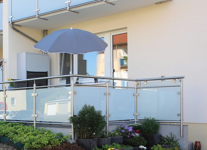 مضيئة ومجددة: شقة من 3 غرف في ميندن بالقرب من نهر فيزر - بدون عمولة – Terrasse mit Zugang Stellplatz